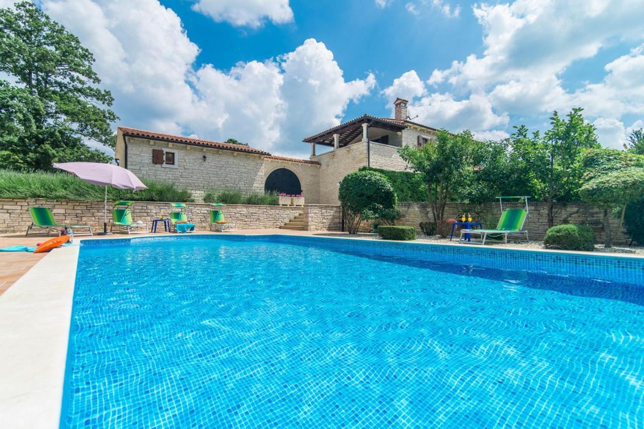 Villa Catarina With Beautiful And Spacious Garden And Pool Kringa Exterior foto